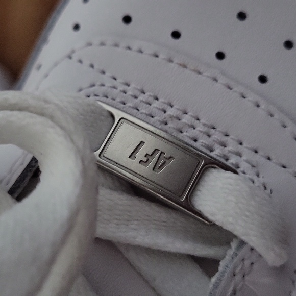 Nike White Air Force 1 Sneakers 7Y 8.5W - Picture 3 of 8